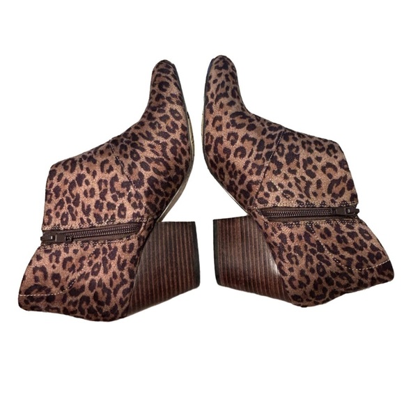 Bella Vita Womens Kira II Animal Print Heeled Ankle Bootie Boot, Size 8 - Picture 9 of 11